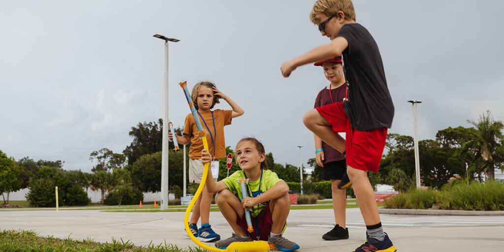 Rocketry, Skill, How-To, Family-Guild-To-Building-Paper-Rockets, Tutorial